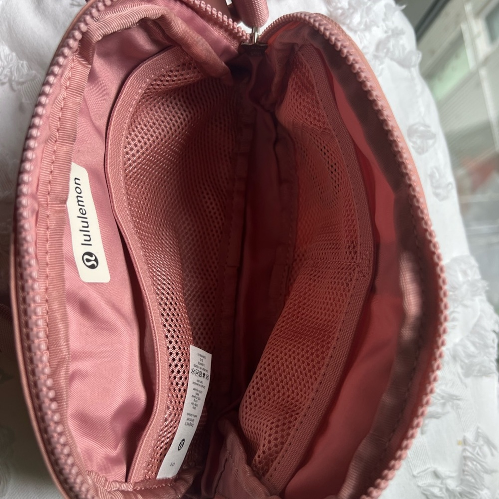 Lululemon belt bag - Picture 2 of 2